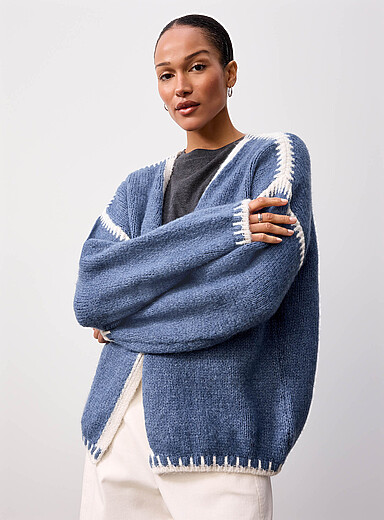 Le cardigan filamenteux ouvert surjet contraste <b>Collection exclusive d'Italie</b>