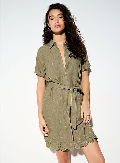 La robe chemise ceintur&eacute;e broderie anglaise