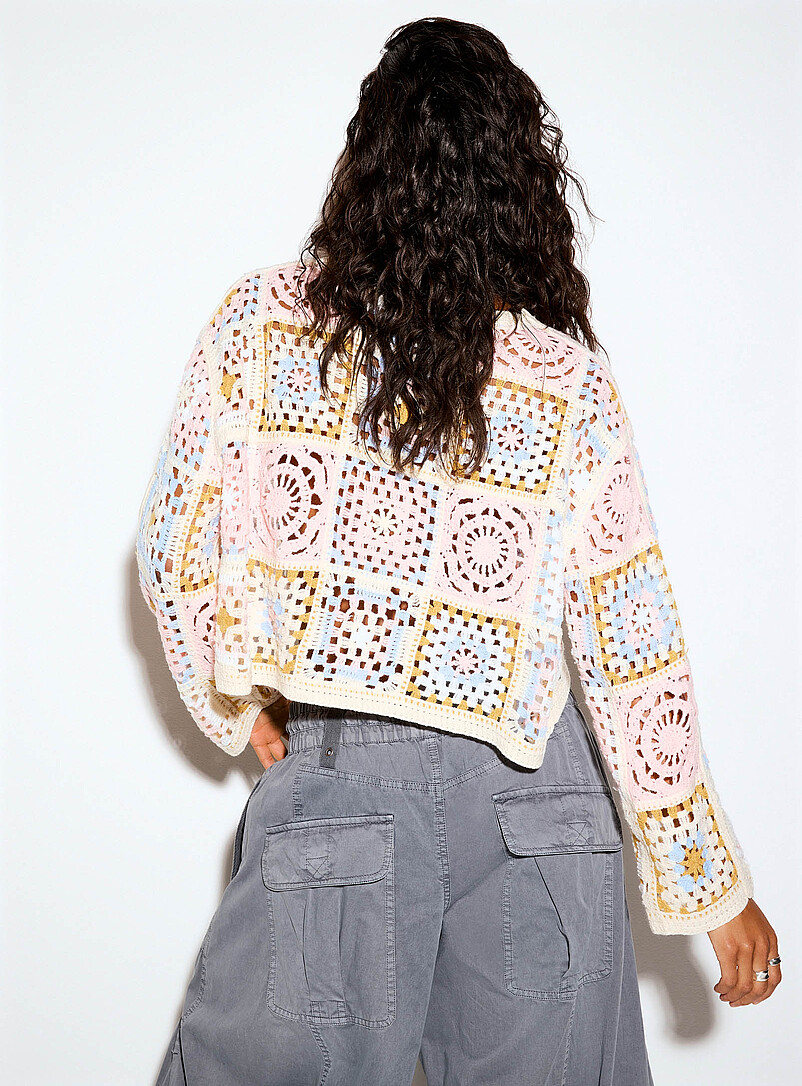 Ic&ocirc;ne: Le chandail court crochet&eacute; motifs g&eacute;o Assorti pour femme
