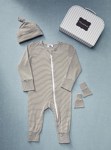 B&eacute;b&eacute; Fafa: L'ensemble-cadeau de naissance pyjama &agrave; rayures Bleu &agrave; motifs