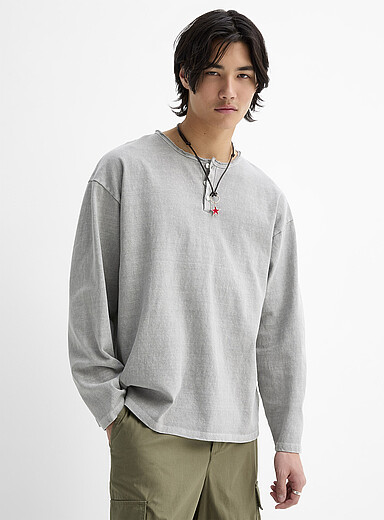 Le t-shirt henley col roulott&eacute; <b>Importation de S&eacute;oul</b>