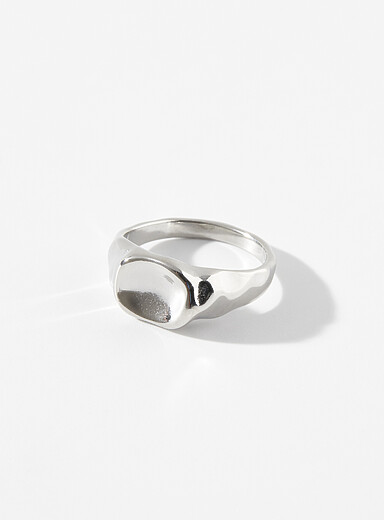 La bague signet forme irr&eacute;guli&egrave;re