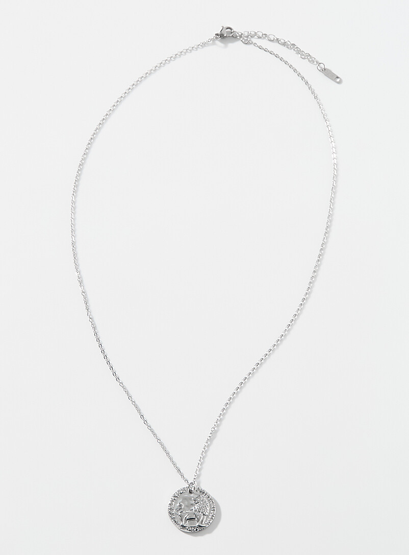 Lion Circular Pendant Necklace