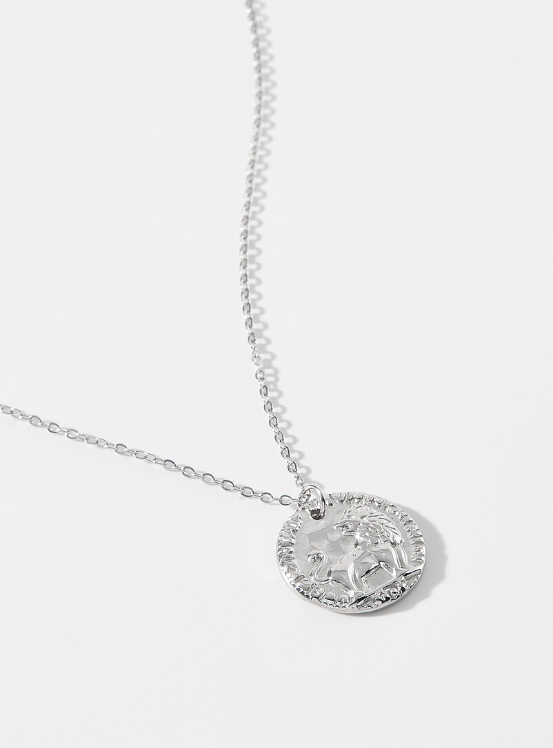 Lion circular pendant necklace product image 2