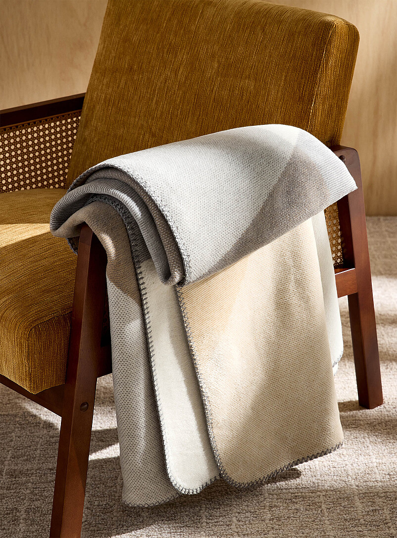 Lava Light abstract shapes throw 150 x 200 cm product image (primary)