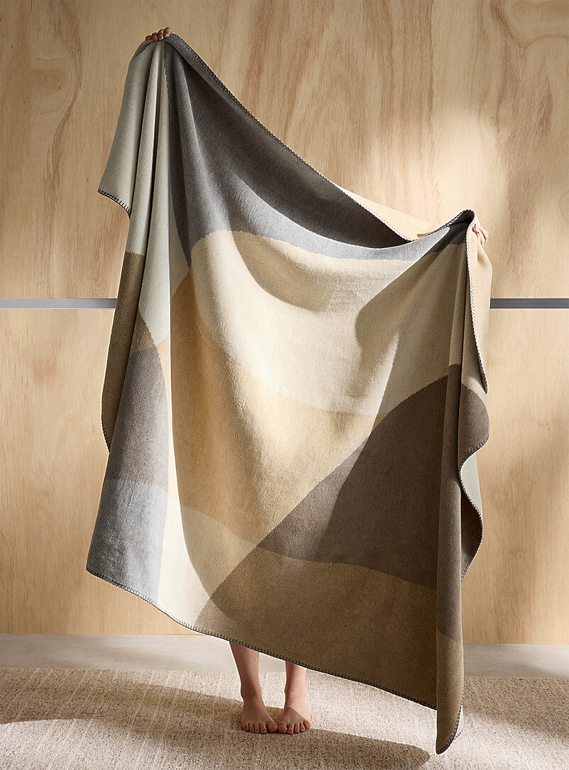Lava Light abstract shapes throw 150 x 200 cm product image 3