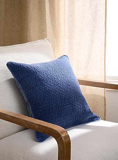 Le coussin d&eacute;houssable matelass&eacute; effet d&eacute;lav&eacute; 45 x 45 cm
