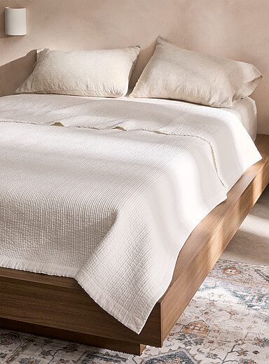 La couverture rayures matelass&eacute;es