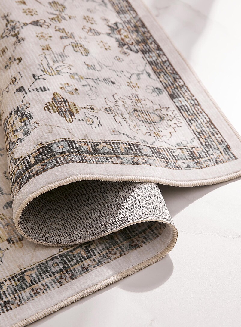 Dreamy flowers Persian-style rug See available sizes product image 2