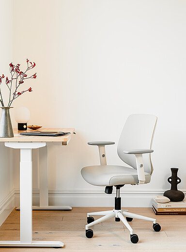 Daily vegan leather chair