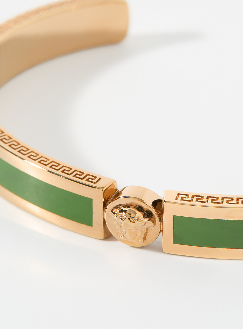 Versace: Le bracelet manchette Icon vert et or Jaune &agrave; motifs pour homme