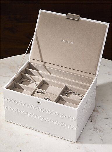 La bo&icirc;te &agrave; bijoux trois &eacute;tages classique