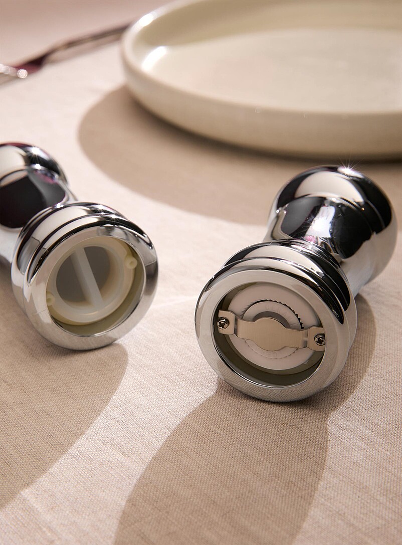 Mirror-finish metallic salt and pepper mills product image 2