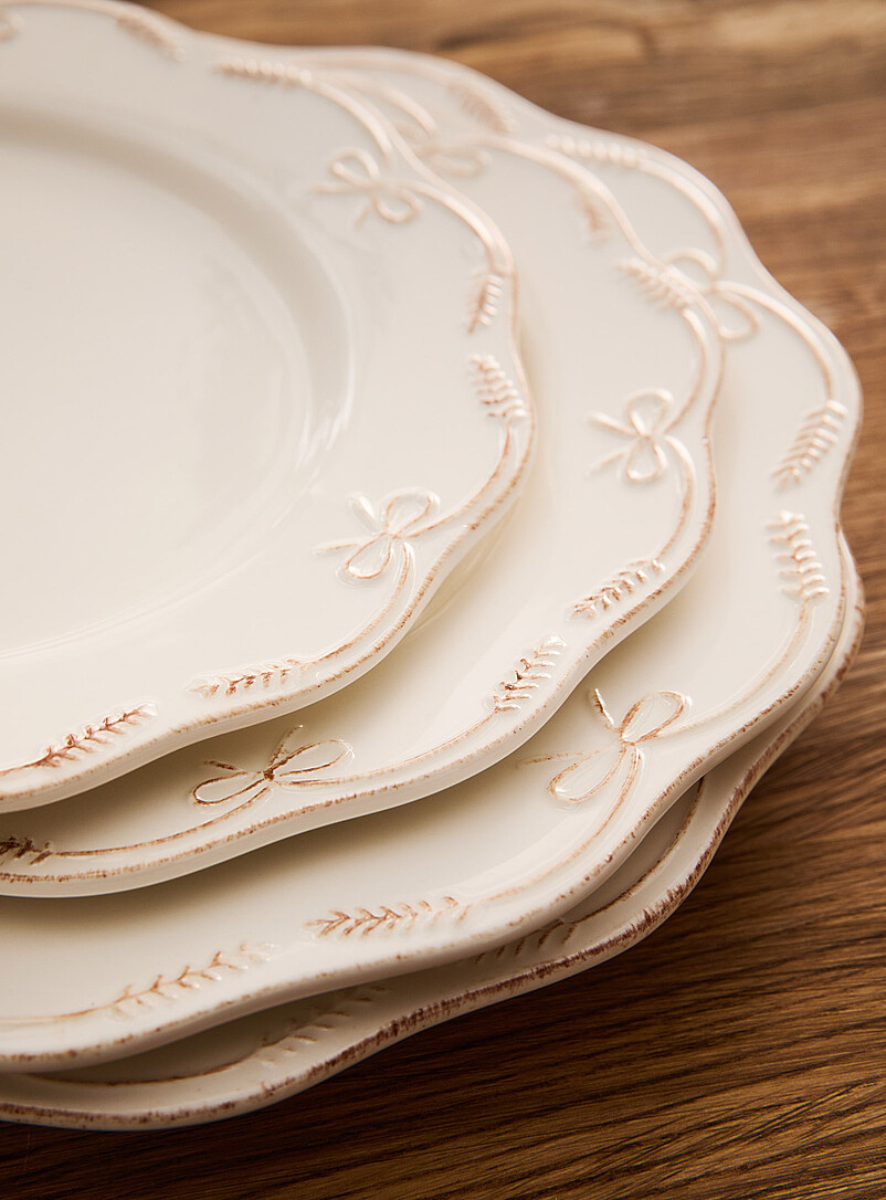 Embossed bows large plate product image 2