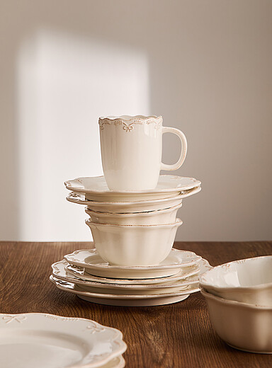 Embossed bows small plate