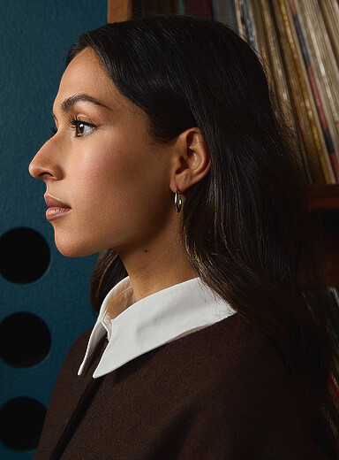 Textured oval hoops