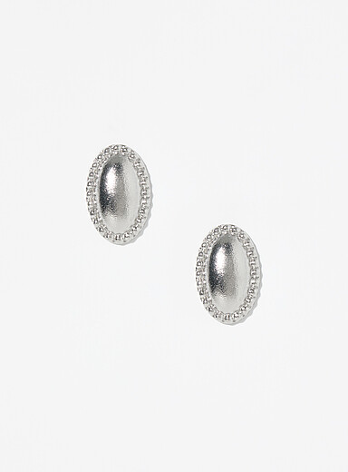 Engraved point oval earrings