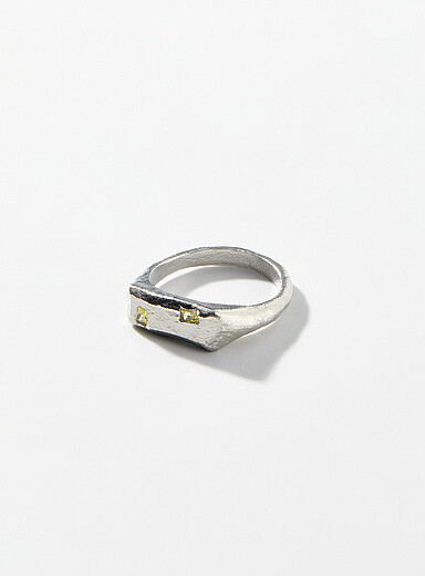 Encrusted stone ring