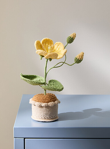 La plante crochet imitation fleurs jaunes