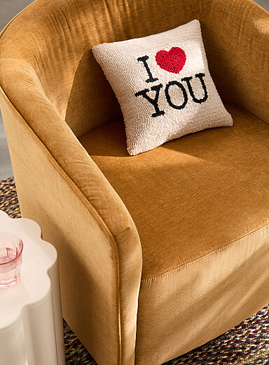 Le coussin d&eacute;houssable boucl&eacute; I love you 30 x 30 cm