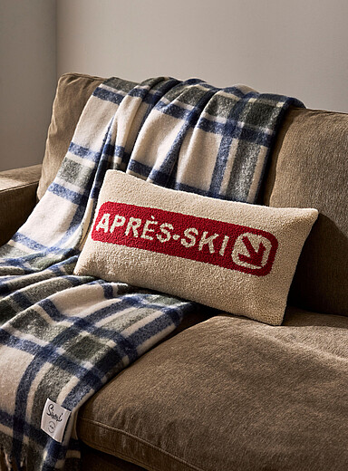 Apr&egrave;s-ski boucl&eacute; removable cover cushion 30 x 60 cm