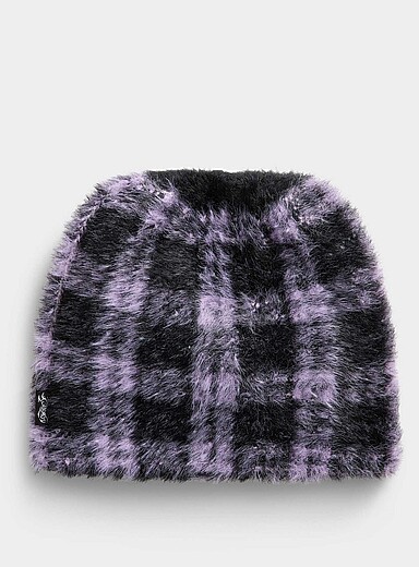 Check fuzzy cuffless tuque