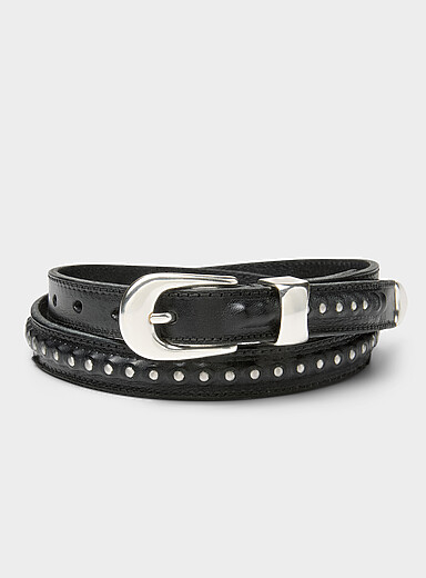 La fine ceinture en cuir cha&icirc;ne clout&eacute;e