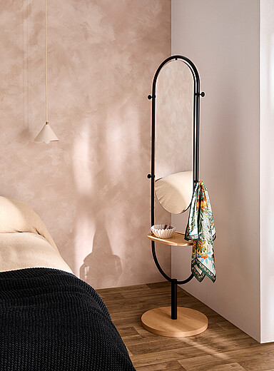 Le miroir plein pied avec crochets et plateau