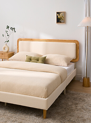 La structure de lit texture boucl&eacute;e accent rotin Pour matelas de format grand