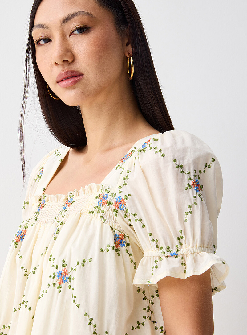 Needii: La robe babydoll fleurs brod&eacute;es &Eacute;cru &agrave; motifs pour femme