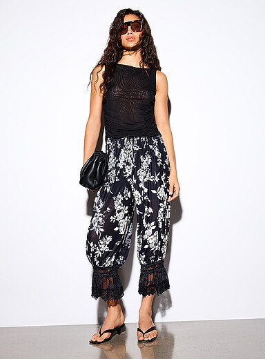 Le pantalon <i>bloomer</i> fleurs velout&eacute;es