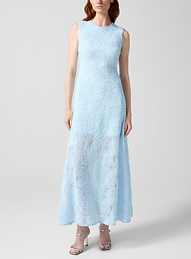 Rotate: La robe maxi microfilet fleuri Bleu p&acirc;le - Bleu ciel pour femme