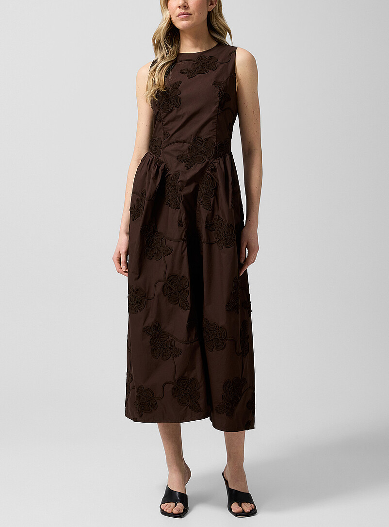 Textured Floral Pattern Brown Dress