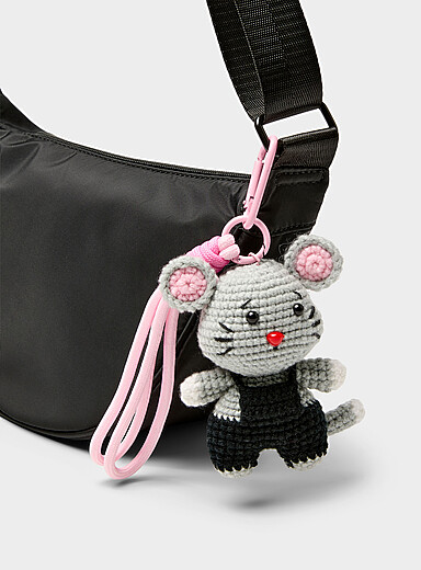 La breloque de sac crochet souris en salopette