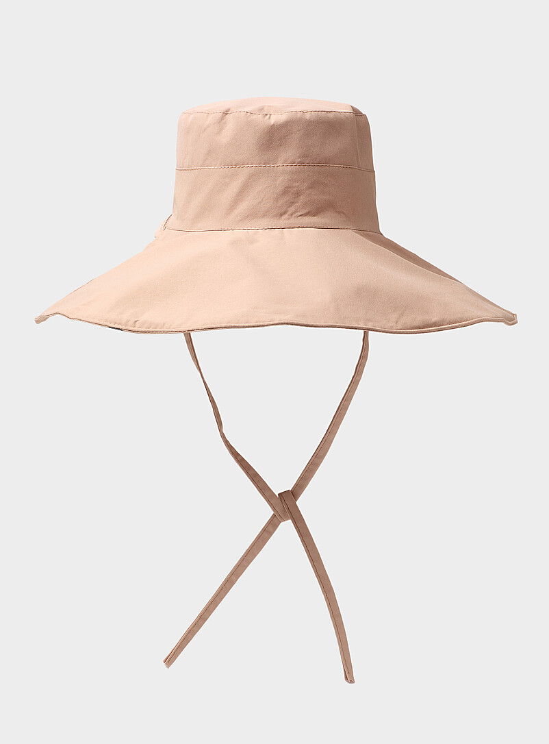 Reversible dotted hat with a flexible brim product image 2