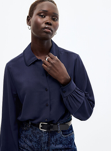 Embroidered collar silk crepe shirt