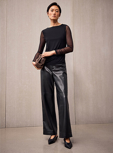Contemporaine: Le pantalon effet cuir souple <b>Coupe : jambe droite, taille haute</b> Noir pour femme