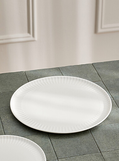 La grande assiette rainures relief