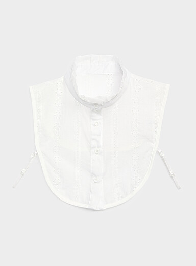 Le faux col broderies ajour&eacute;es col montant