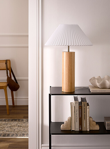Adesso: La lampe de table Marta Bois brun p&acirc;le