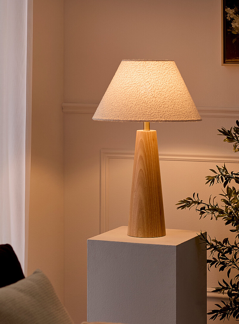 Adesso: La lampe de table conique Brayden Bois brun p&acirc;le