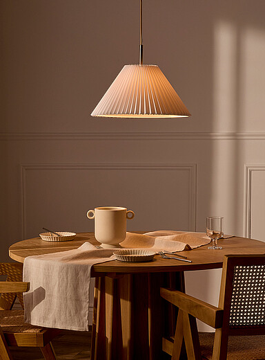 Scarlet hanging lamp