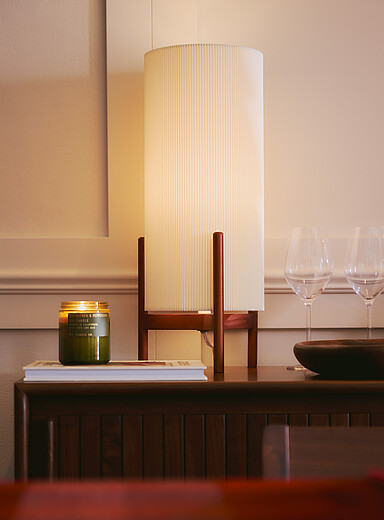 La lampe de table cylindre Sonora