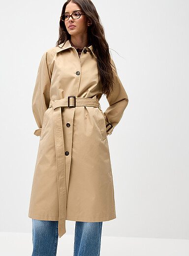 Le long trench ceintur&eacute;