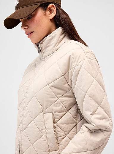 Stand-collar quilted diamond-pattern jacket