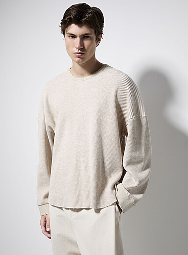 Le t-shirt jersey gaufr&eacute; us&eacute; <b>Importation de S&eacute;oul</b>