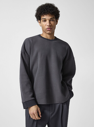 Le t-shirt jersey gaufr&eacute; us&eacute; <b>Importation de S&eacute;oul</b>