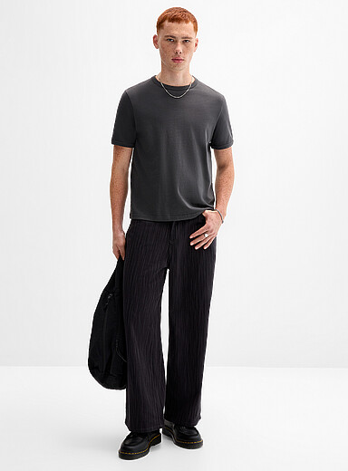 Djab: Le jean fines rayures verticales <b>Coupe baggy l&eacute;g&egrave;rement fusel&eacute;e</b> <b>Importation de S&eacute;oul</b> Noir &agrave; motifs pour homme