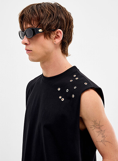 Metal eyelet muscle tee <b>Imported from Seoul</b>