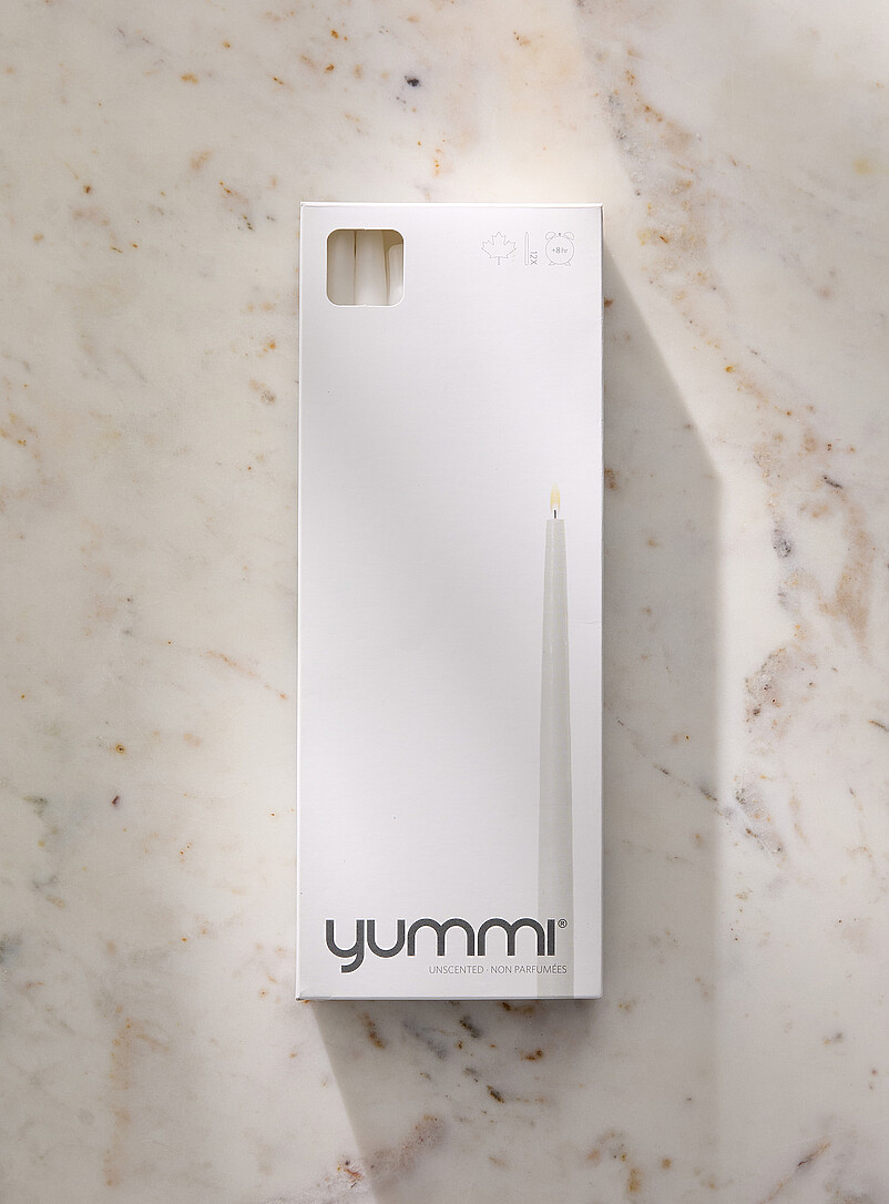 Yummi Candles: Les chandelles coniques allong&eacute;es Taper Ensemble de 12 Blanc